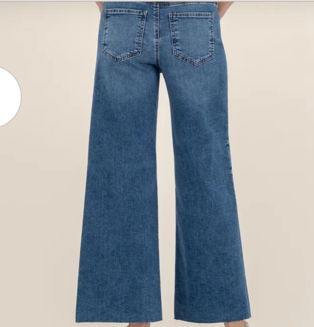 Kut from the Kloth Medium Blue Wide Leg Jeans - Picture 2 of 3